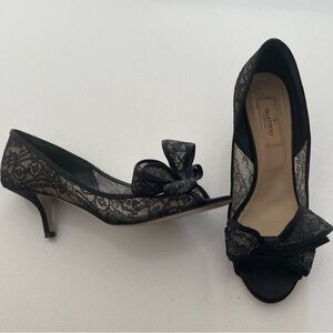 Authentic Valentino Lace and Satin Bow Peep Toe Pumps size 37.5